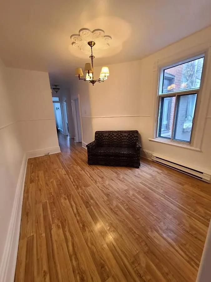 Full Kitchen \\ Tv + Netflix \\ Room B Montreal Homestay