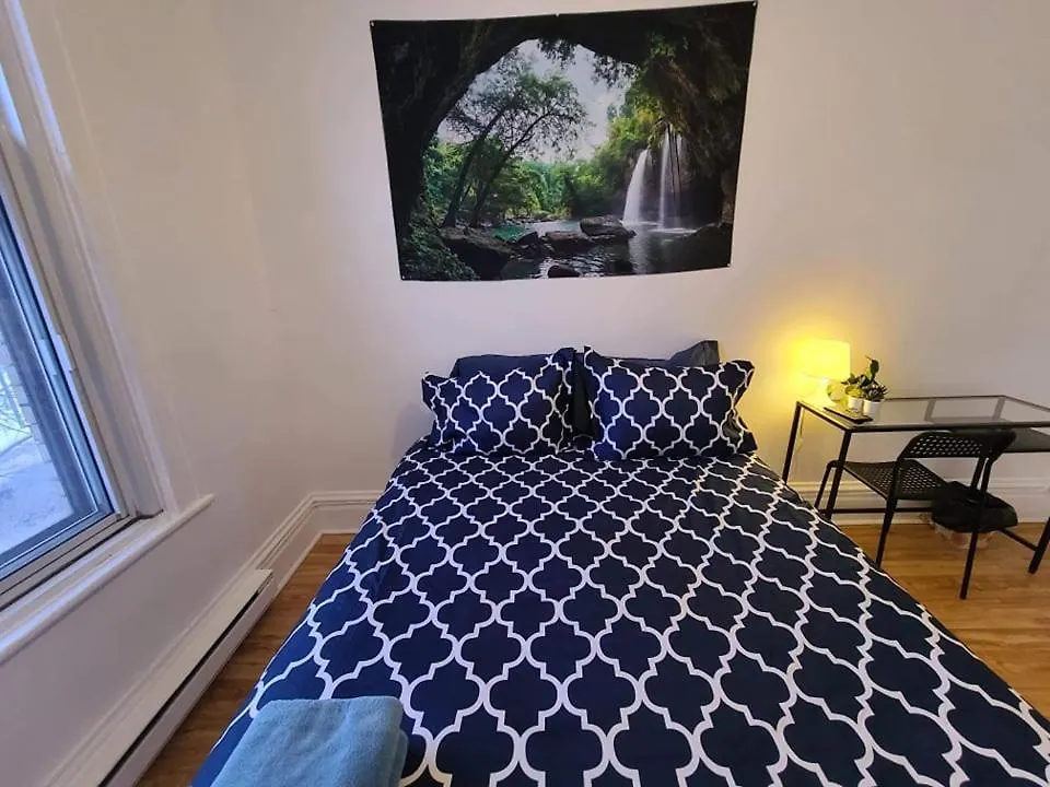 Homestay Full Kitchen \\ Tv + Netflix \\ Room B Montreal Canada